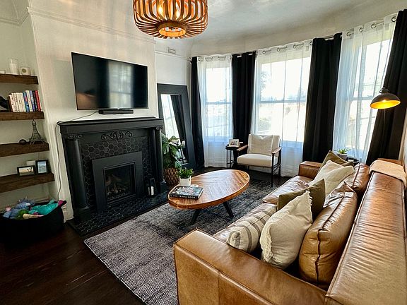 Beautiful bay windows (recently replaced) providing lots of light