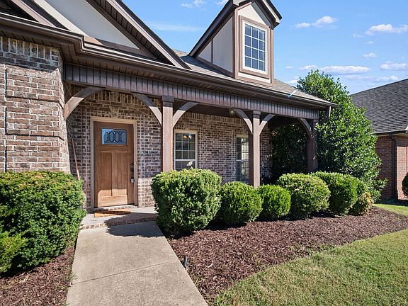 3rd image of 206 Dorchester Cir