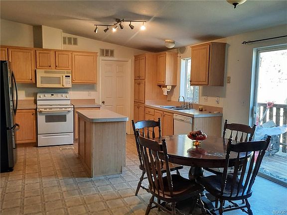 3rd image of 1617 Upland Dr