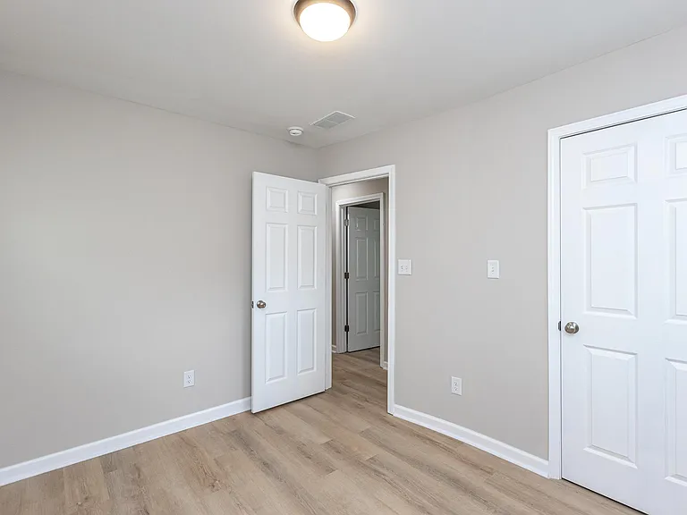 213 Brooks Rd — Photo 17