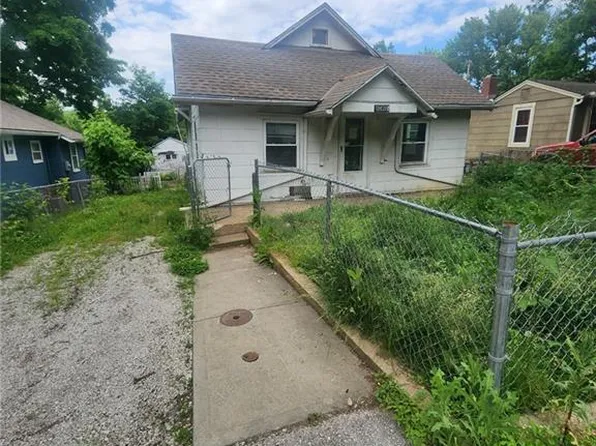 11428 E 17th St S, Independence, MO 64052