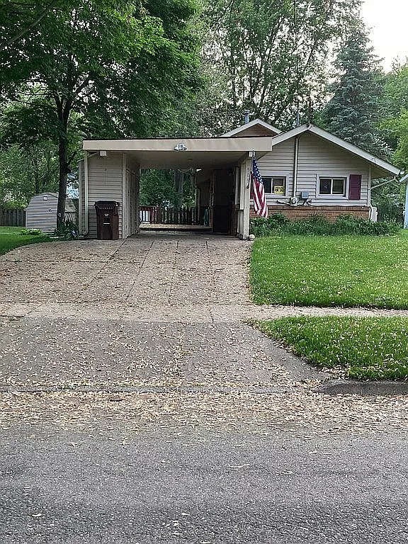 909 N Ball St photo 1