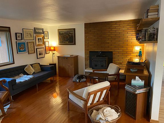 Living room (furnished)