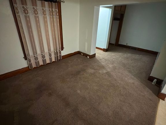 2nd image of 37 Crescent Pl Floor 1