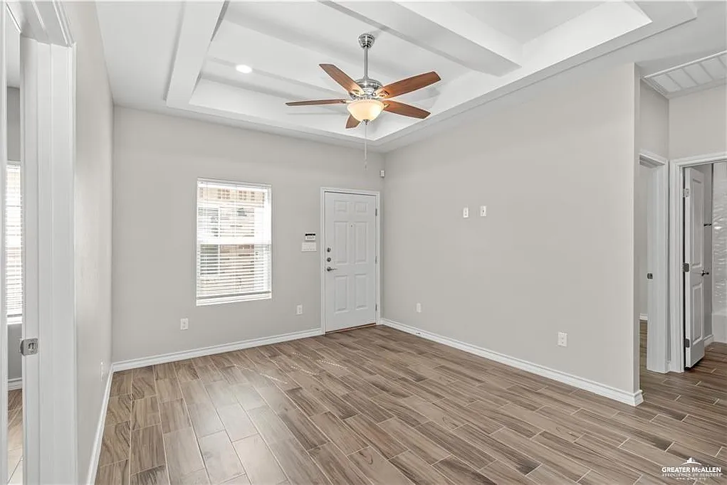 3 bed, 2.0 bath, 1008 sqft, $1,200 — Photo 4