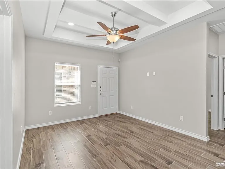 2705 E Israel Ave — Photo 4