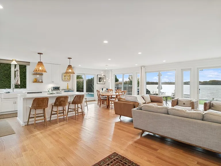 102 Mill Pond Ln — Photo 1