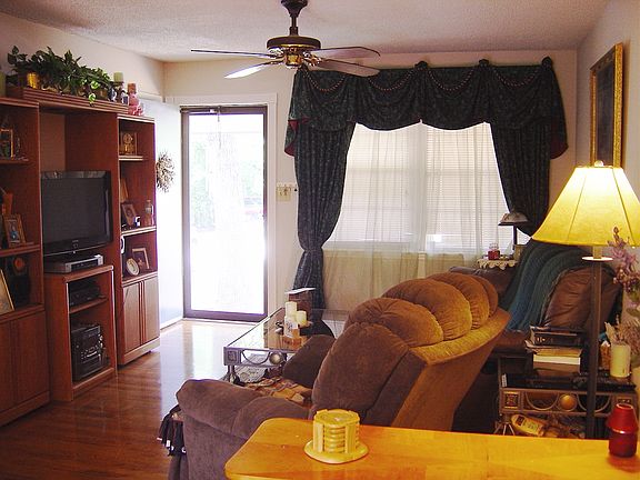 2nd image of 2216 Glengerrie Dr