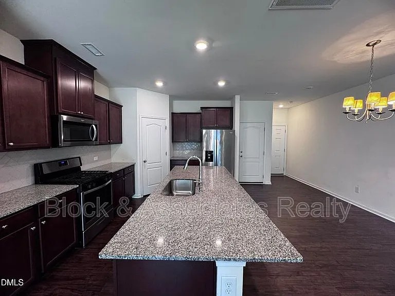 1748 Clayfire Dr — Photo 3