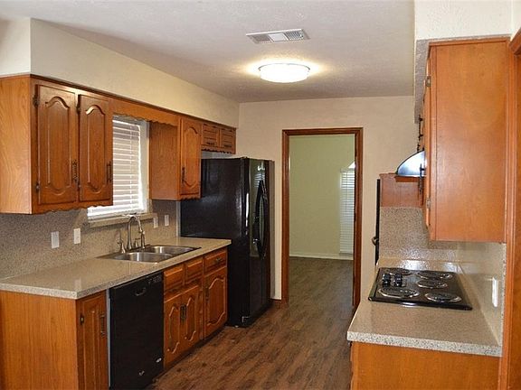5th image of 1028 Peach Ln