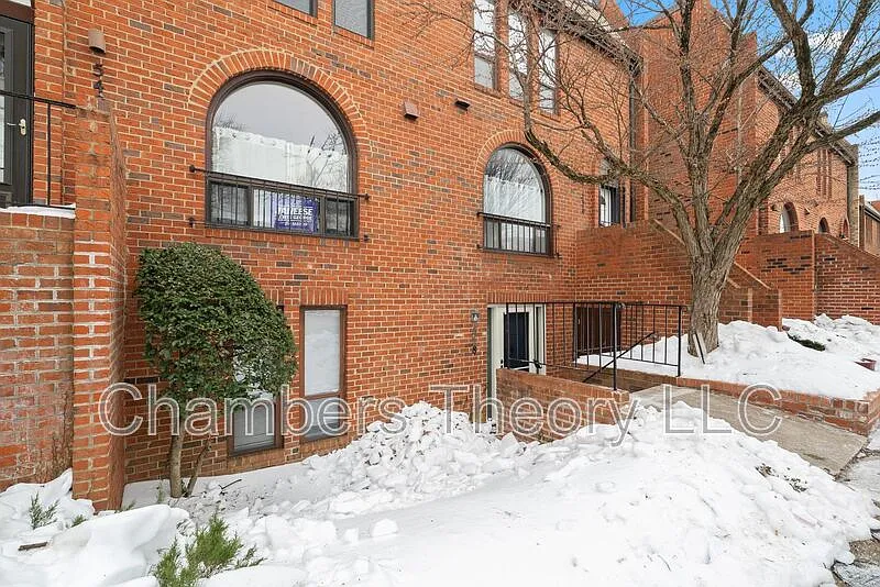 2 bed, 2.0 bath, 1100 sqft, $2,400 — Photo 3