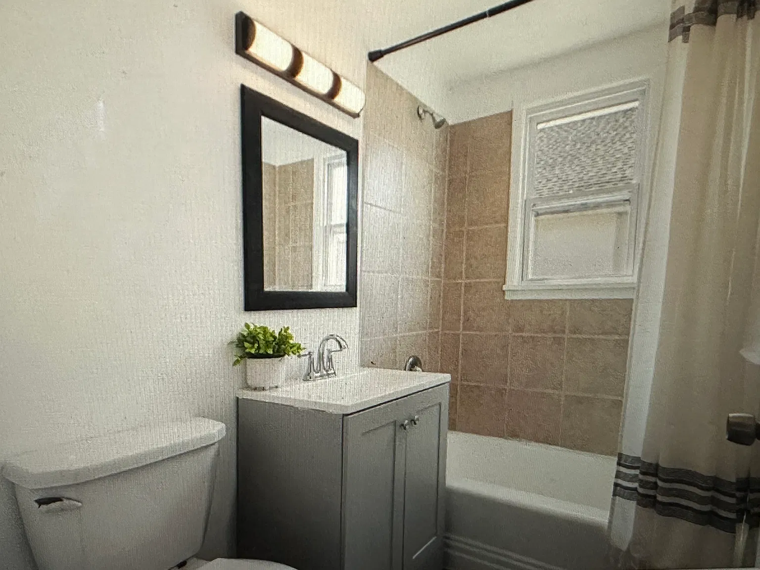 909 Avenue G — Photo 2