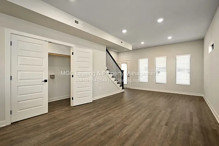 3 bed, 2.5 bath, 1390 sqft, $2,095 — Photo 4
