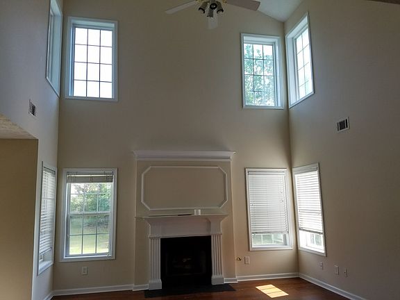 Huge family rm/ w fireplace
