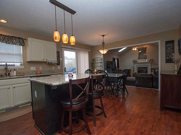 2nd image of 1103 Chapman Ln