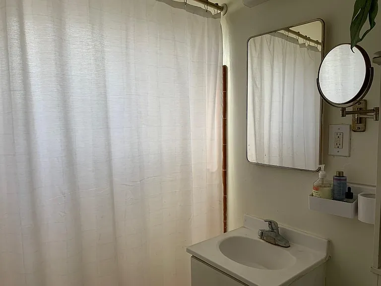 4267 McLaughlin Ave #B — Photo 3