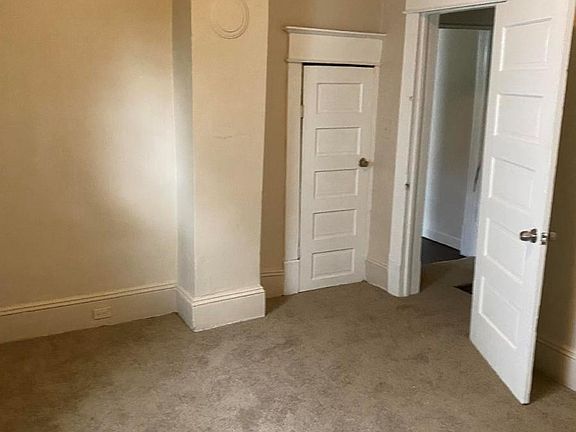 5th image of 916 7th St NW #916