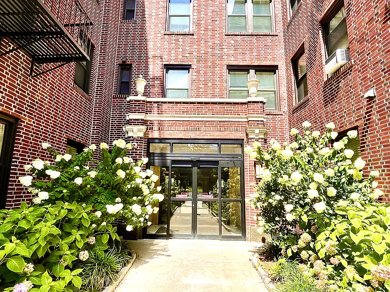 LOVELY ENTRY