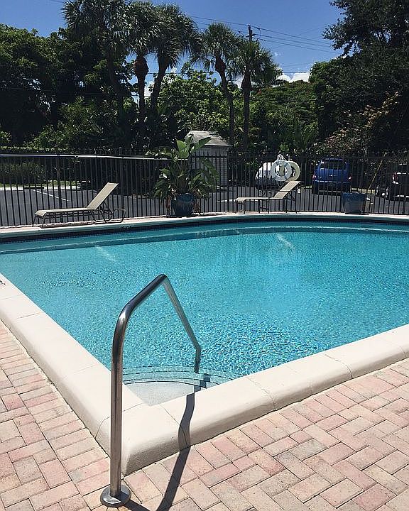 2nd image of 615 NE 12th Ave APT 112