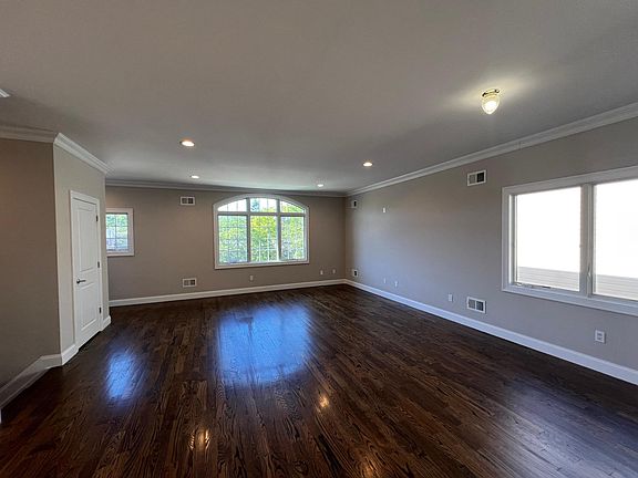 3rd image of 242 Ionia Ave #2