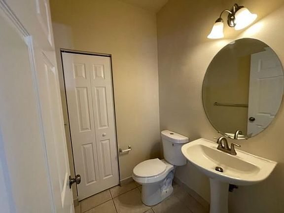 4th image of 2893 S Greenleaf Cir