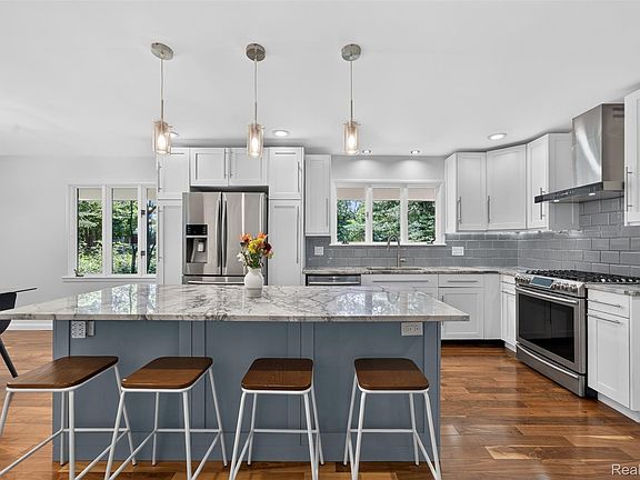 5th image of 7388 Lindenmere Dr