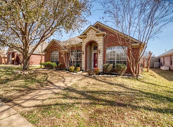 2nd image of 1209 Courtney Ln