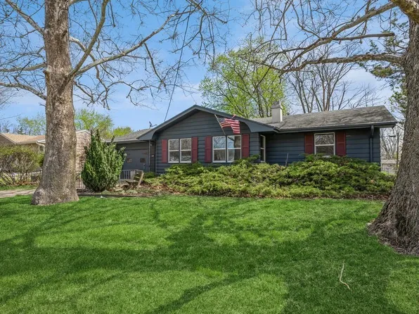 8045 Ridgeview Dr, Des Moines, IA 50320