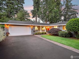 5121 Sunset Dr W, University Place, WA 98467