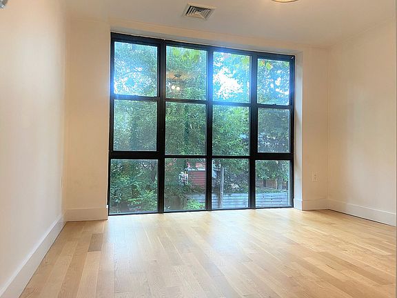 3rd image of 431 Bainbridge St APT 2R