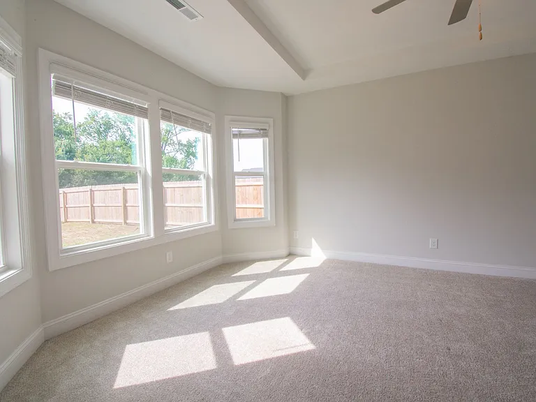 5611 Pondhaven Dr — Photo 15