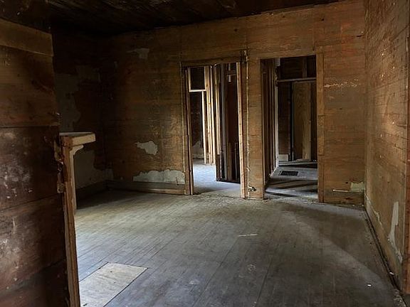 5th image of 157 Rosewood St