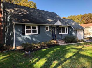 24 Seneca Trl, Ridge, NY 11961