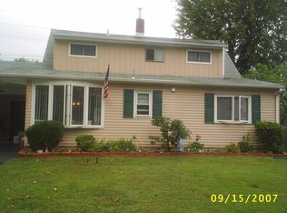 36 N Park Dr, Levittown, PA 19054