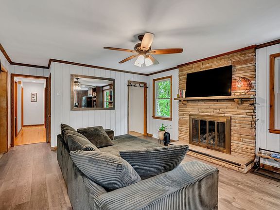 5th image of 415 Isaac Dr