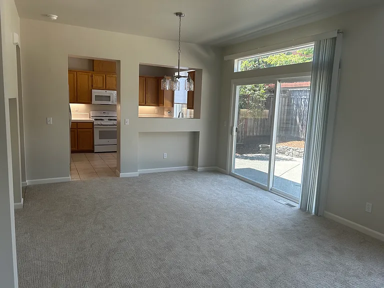 1202 Mateo Dr — Photo 4