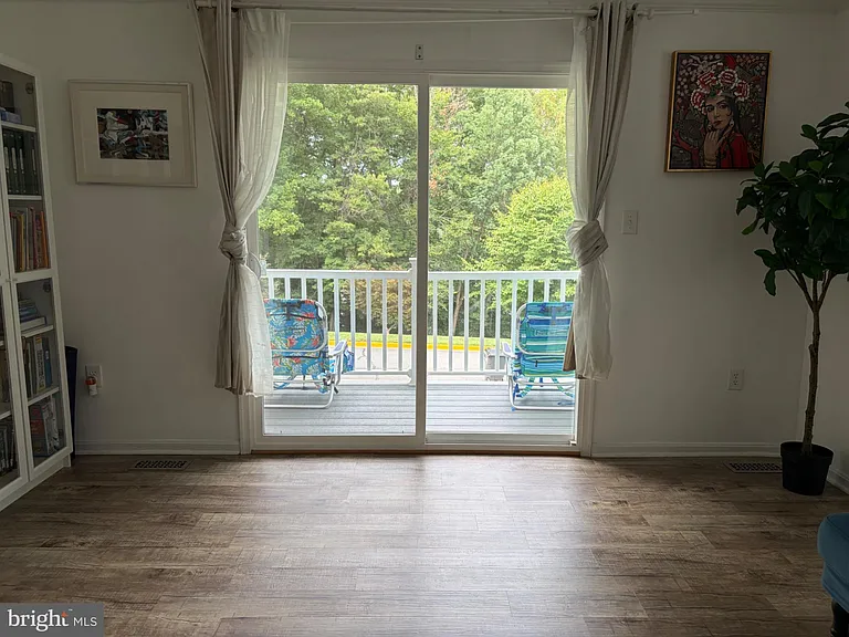 15618 Montview Dr — Photo 24