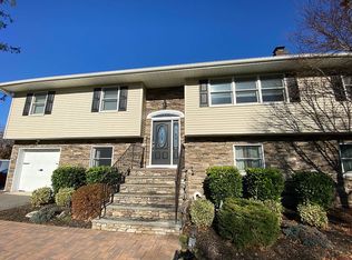 14 Sycamore Ave, Bethpage, NY 11714