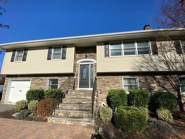 14 Sycamore Ave, Bethpage, NY 11714