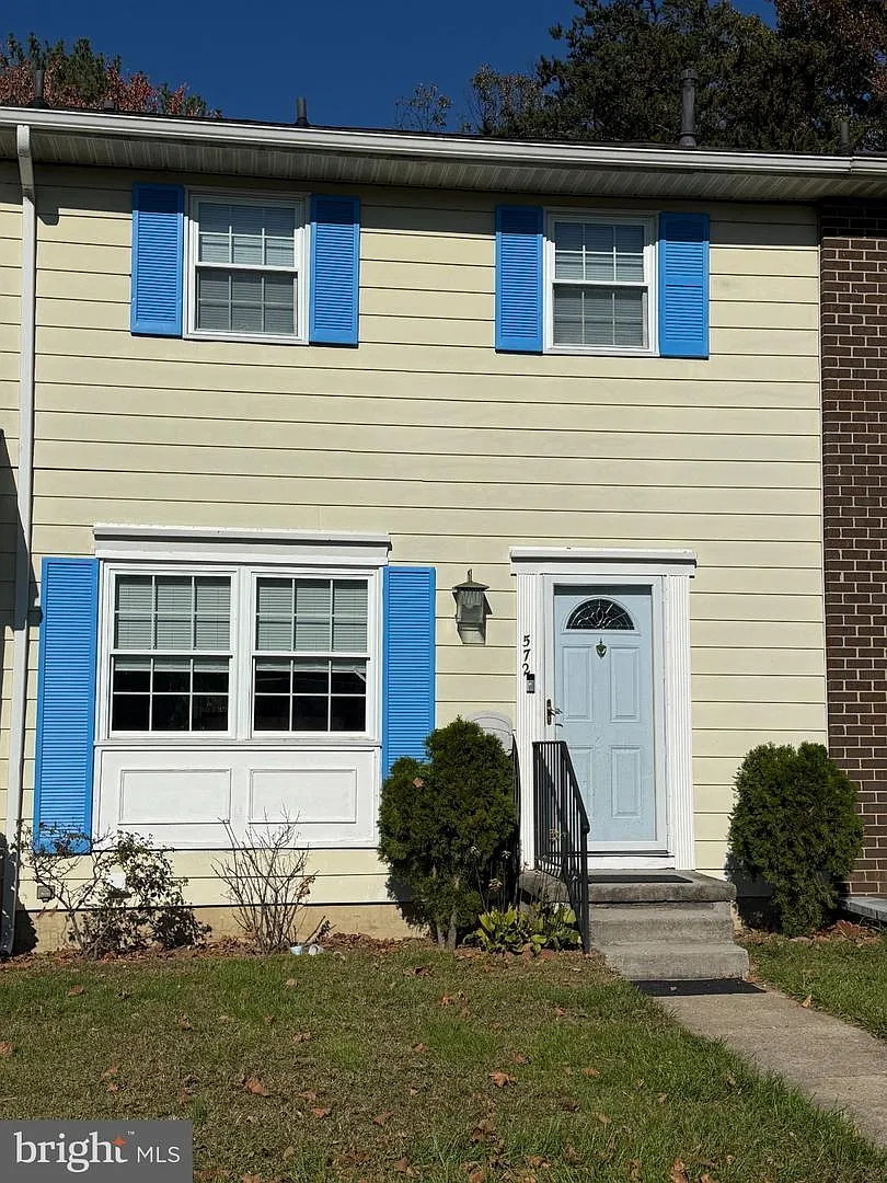 3 bed, 1280 sqft, $2,600 — Photo 1