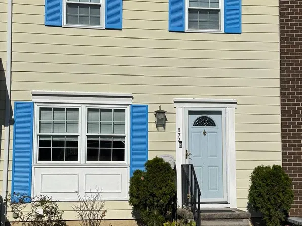 572 Millshire Dr, Millersville, MD 21108