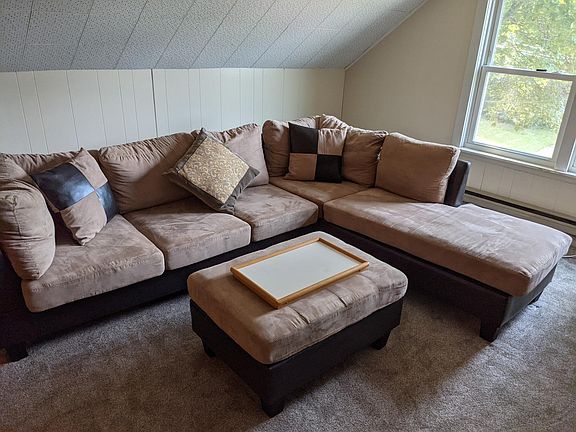 Very comfy couch with plenty of seating space