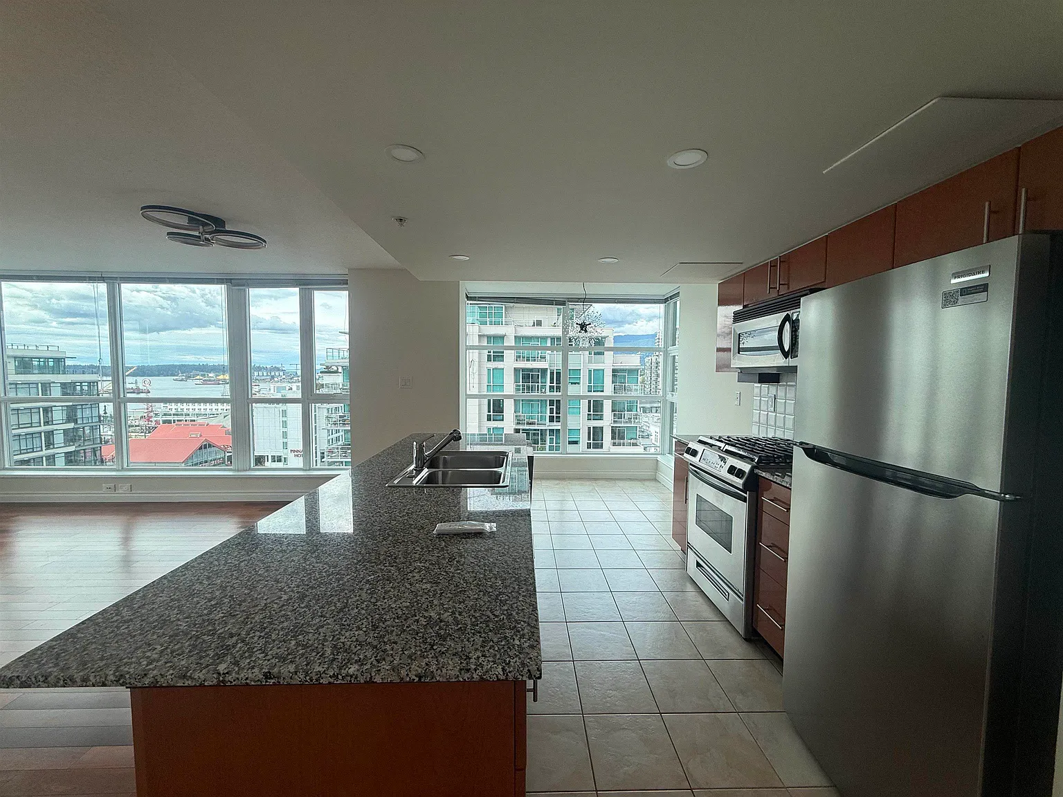 2 bed, 1186 sqft, $4,100 — Photo 2