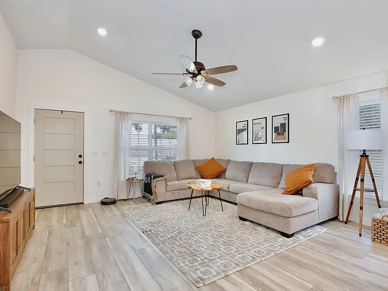 765 Hendrix Ave — Photo 6