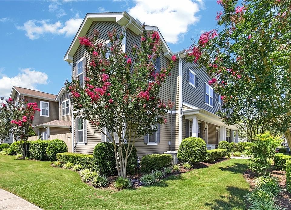 1st image of 723 Lacy Oak Dr