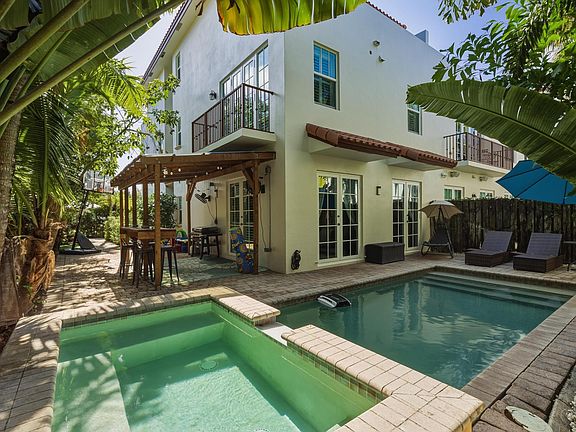 3rd image of 1709 NE 8th Street #1709