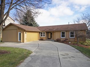 5754 Chestnut Hill Dr, Clarkston, MI