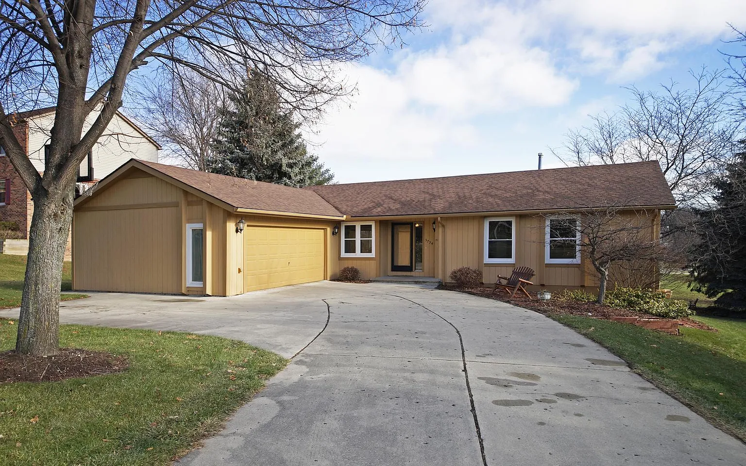 5754 Chestnut Hill Dr photo 1