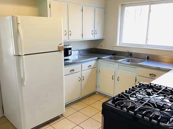 4th image of 3221 Villa St APT A