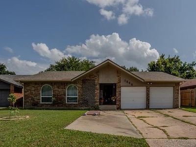 (Undisclosed Address), Moore, OK, 73160